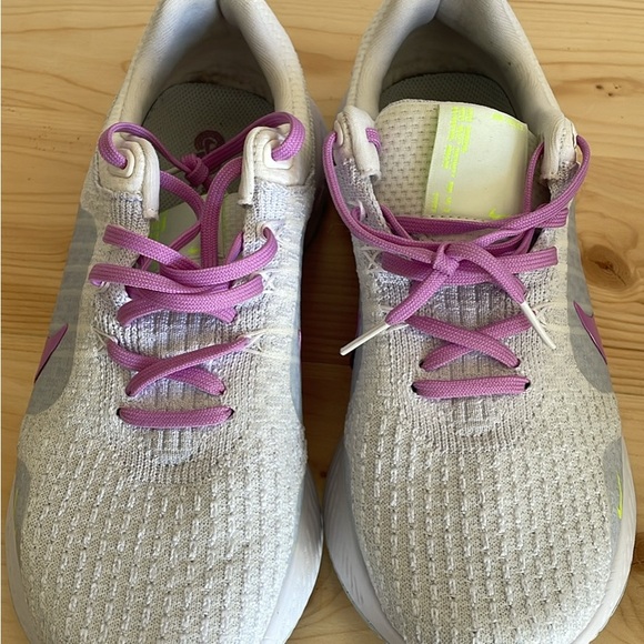 Nike Women's Athletic Shoes in Gray and Pink - Picture 2 of 4